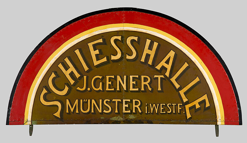 Rundes Metallschild, Text: Schiesshalle J. Genert Münster i. Westf.